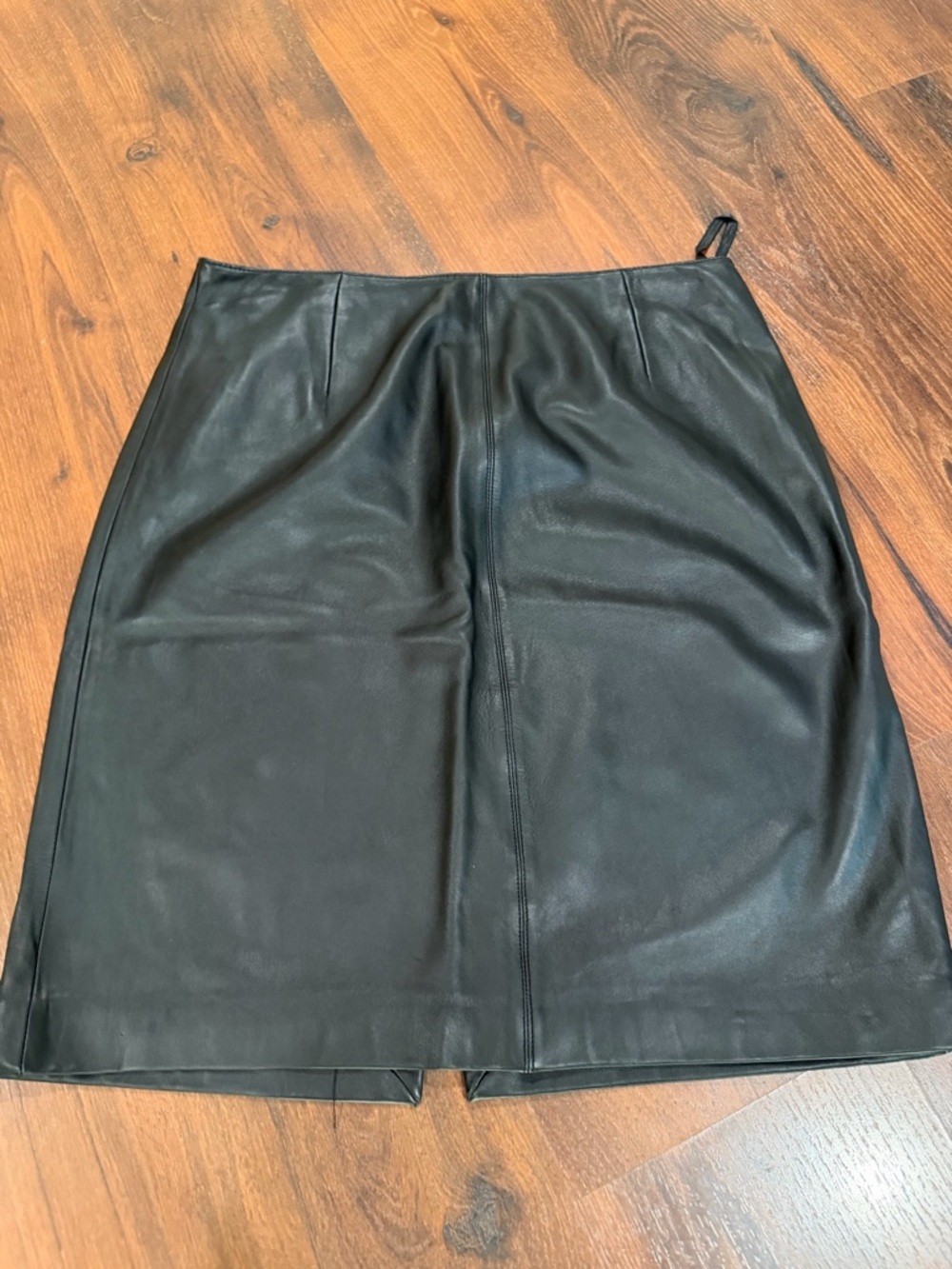 Lord & Taylor Black 100% Leather
Lined Skirt Sz 8